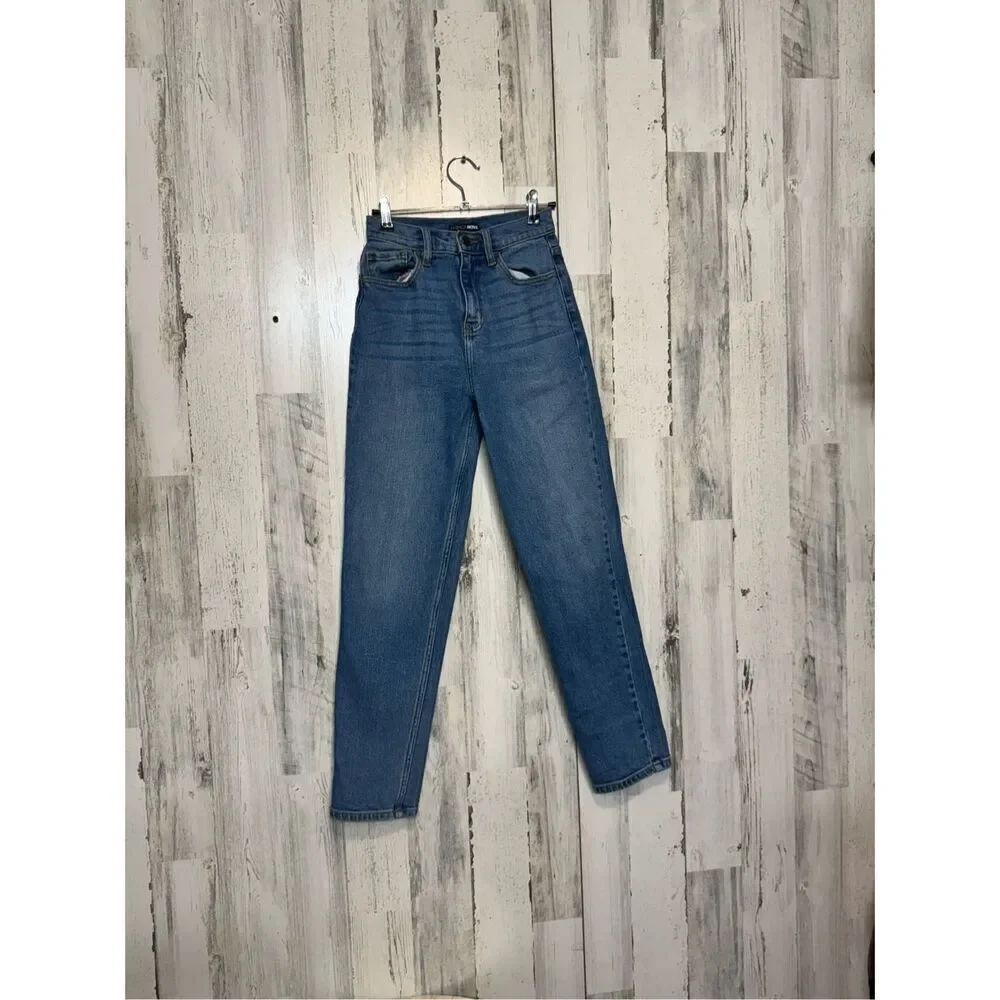 Fashion nova jeans size 3 / 26